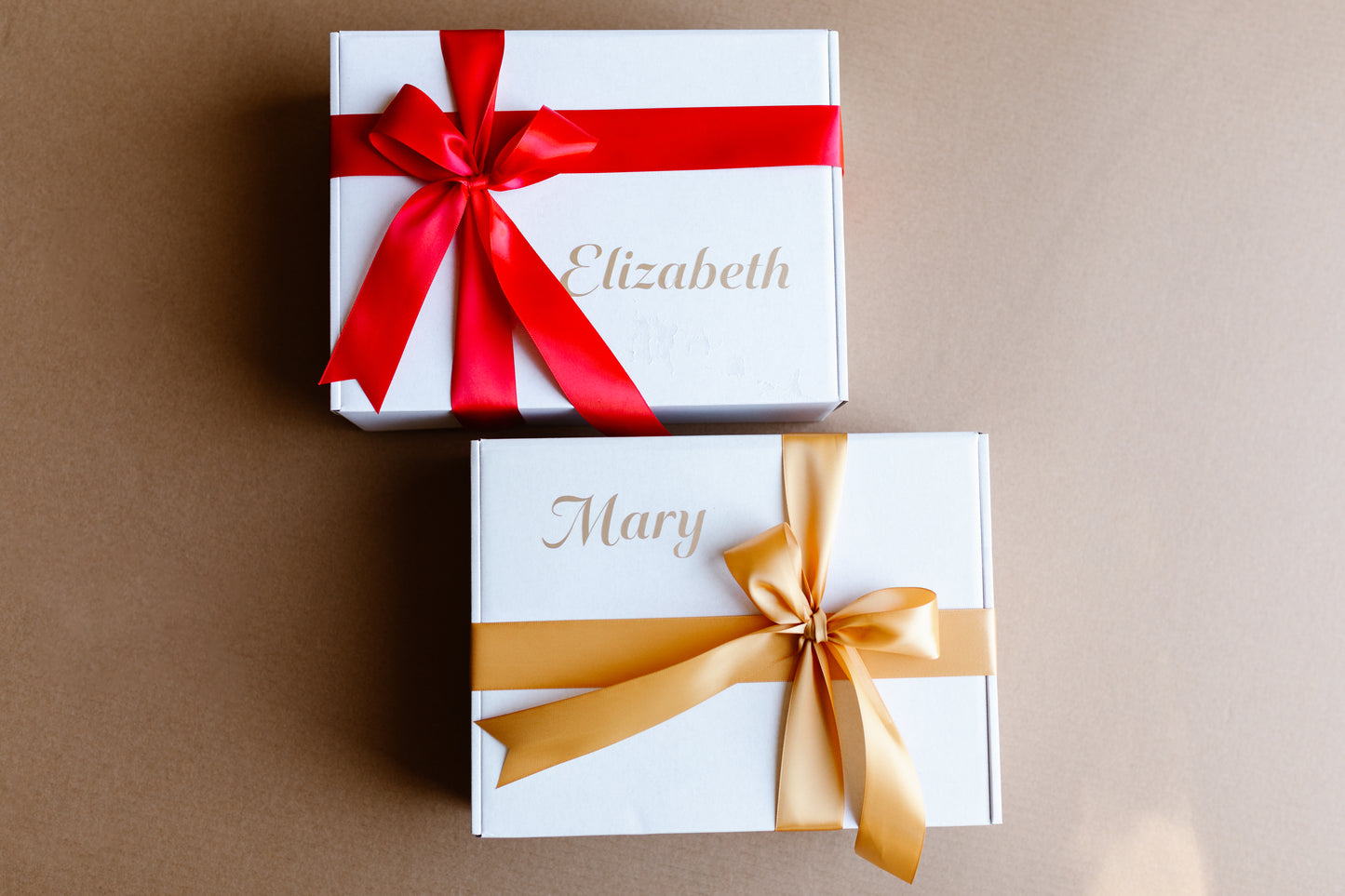 Holiday Cozy Gift Box – Blanket, Candle, LED Décor & Mug