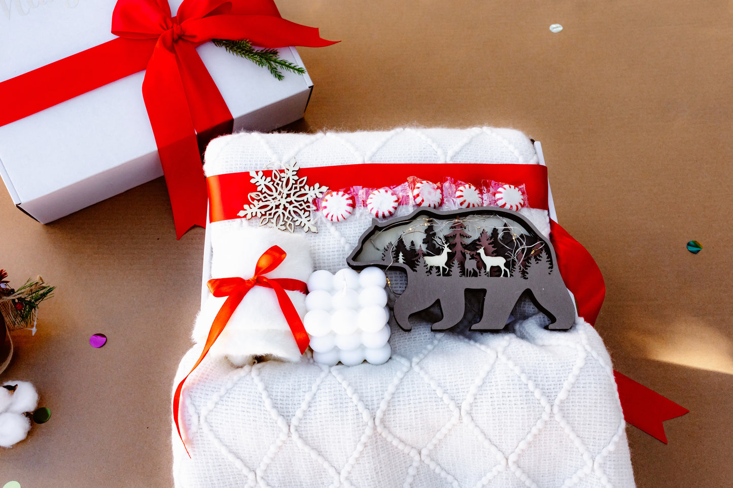 Big Bear Christmas Gift Box – Blanket, Candle & LED Décor