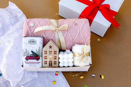 Merry Christmas Cocoa Gift Box – Blanket, Candle, Cozy Socks & Hot Cocoa